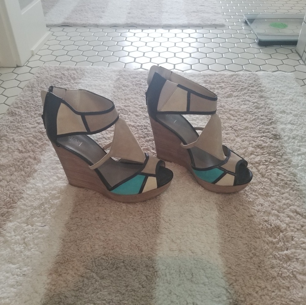 Shoes - Picture 1 of 4